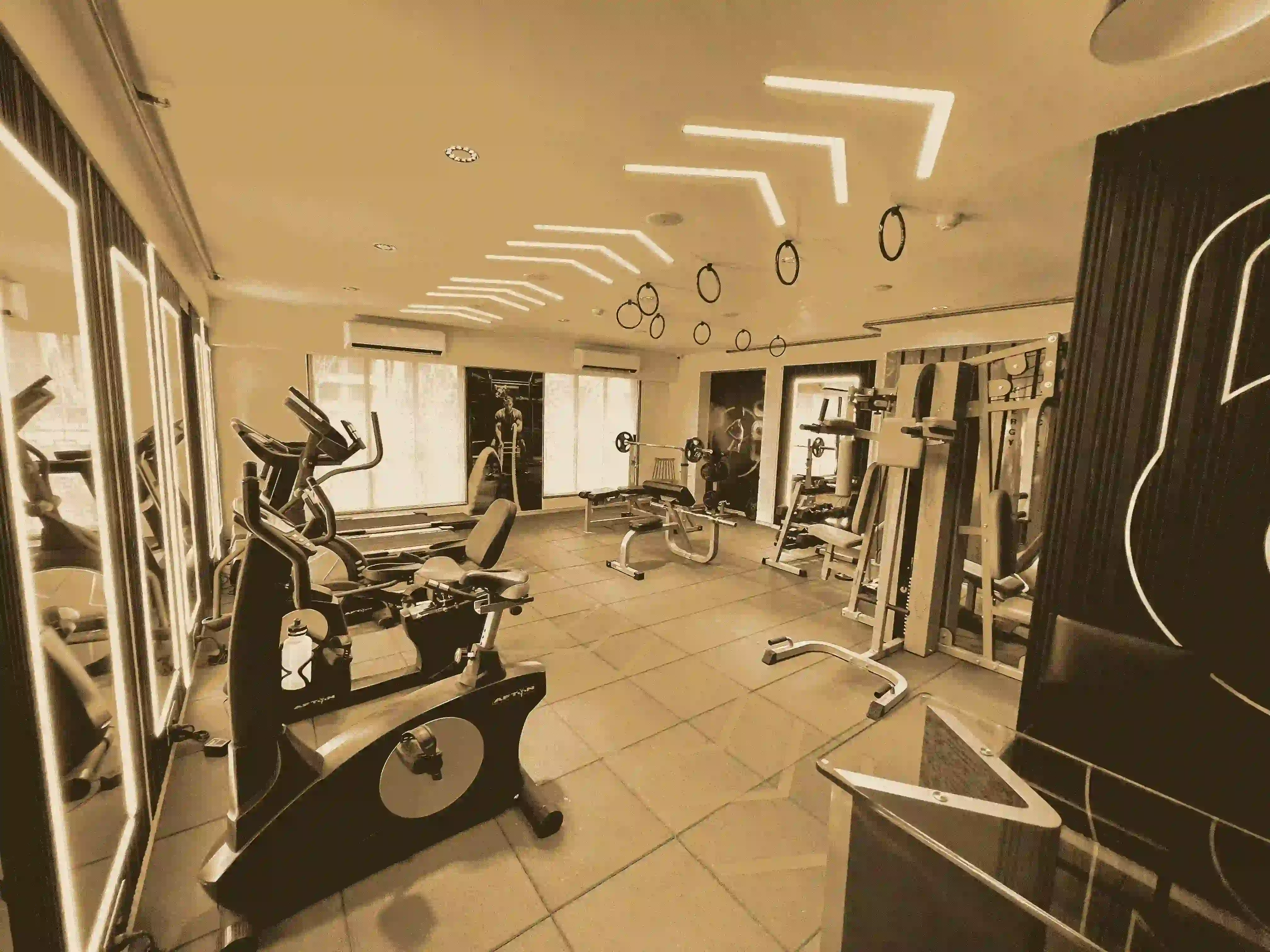 Varsity Juhu / Santacruz